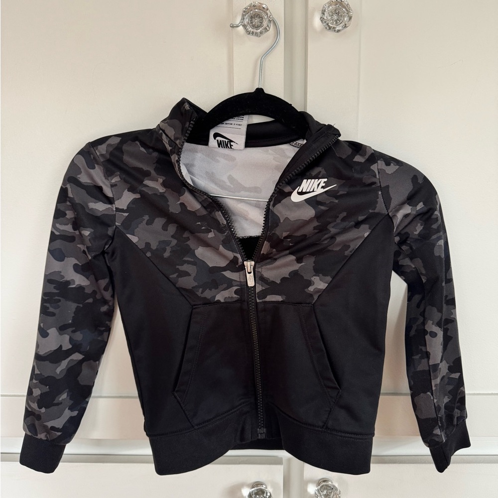 Nike Boy's Therma Dri-FIT full-zip jacket in a black and gray camouflage pattern